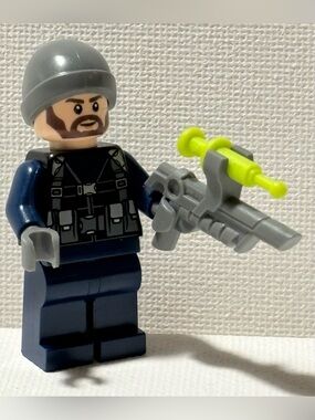 Lego Jurassic World ACU Guard W/ beanie and gun Legos Minifigures
